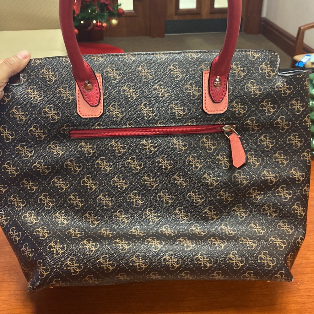Guess purse - Picture 4 of 4